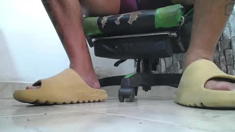 Snapshot of srfindomfeet_ chatting on 16, 5, 2026 sr master cum its my old account online show from 16, 5, 2026