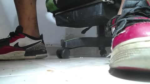 Snapshot of srfindomfeet_ chatting on 21, 5, 2026 sr master cum its my old account online show from 21, 5, 2026