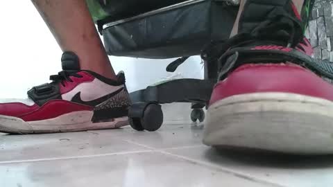 Snapshot of srfindomfeet_ chatting on 21, 5, 2026 sr master cum its my old account online show from 21, 5, 2026