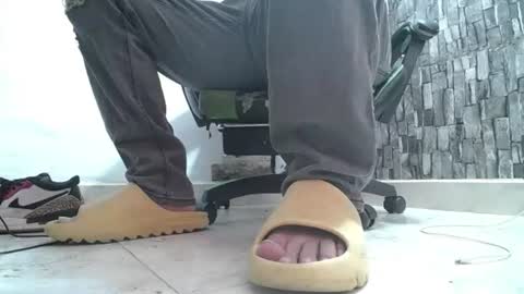 Snapshot of srfindomfeet_ chatting on 5, 7, 2026 sr master cum its my old account online show from 5, 7, 2026