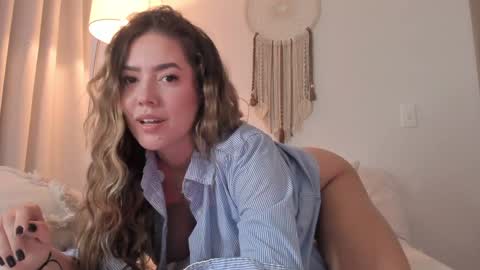 Snapshot of srta__sophie chatting on 27, 1, 2025 Sophie 3 online show from 27, 1, 2025