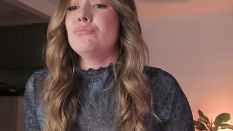 Snapshot of srta__sophie chatting on 3, 2, 2025 Sophie 3 online show from 3, 2, 2025