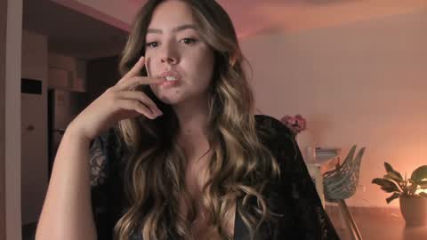 Snapshot of srta__sophie chatting on 4, 2, 2025 Sophie 3 online show from 4, 2, 2025