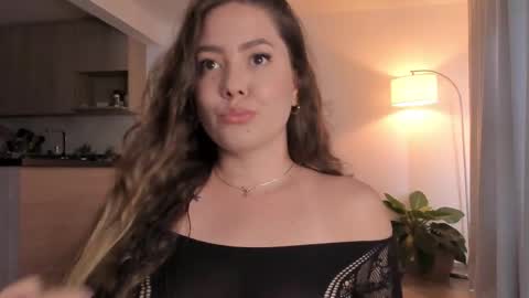 Snapshot of srta__sophie chatting on 23, 11, 2025 Sophie 3 online show from 23, 11, 2025