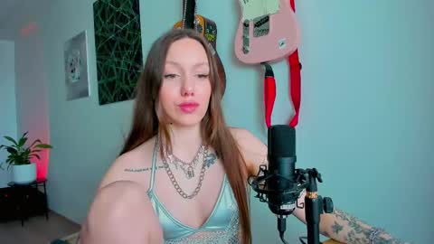 Snapshot of sshawty chatting on 10, 3, 2025 Anni if Im offline for a long time Im depressed feel free to support me offline online show from 10, 3, 2025