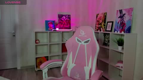 Snapshot of stacey_brown chatting on 2, 12, 2024 Stacey GMT5 Mo Tu We Th Fr Sa 3am -10am online show from 2, 12, 2024