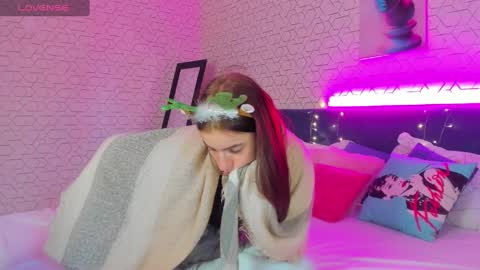 Snapshot of stacey_brown chatting on 17, 12, 2024 Stacey GMT5 Mo Tu We Th Fr Sa 3am -10am online show from 17, 12, 2024