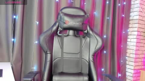 Snapshot of stacey_brown chatting on 20, 12, 2024 Stacey GMT5 Mo Tu We Th Fr Sa 3am -10am online show from 20, 12, 2024