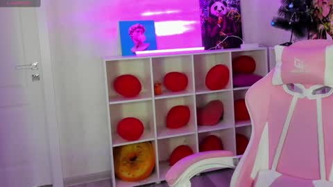 Snapshot of stacey_brown chatting on 7, 3, 2025 Stacey GMT5 Mo Tu We Th Fr Sa 3am -10am online show from 7, 3, 2025