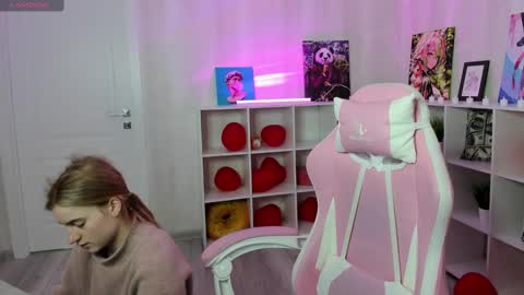 Snapshot of stacey_brown chatting on 12, 3, 2025 Stacey GMT5 Mo Tu We Th Fr Sa 3am -10am online show from 12, 3, 2025