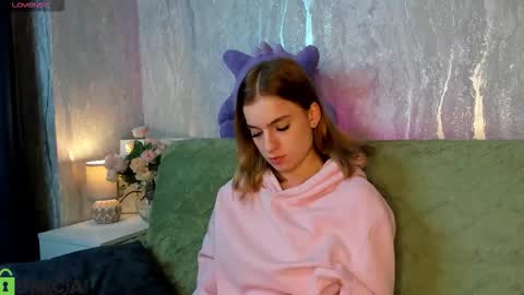 Snapshot of stacey_brown chatting on 19, 12, 2025 Stacey GMT5 Mo Tu We Th Fr Sa 3am -10am online show from 19, 12, 2025