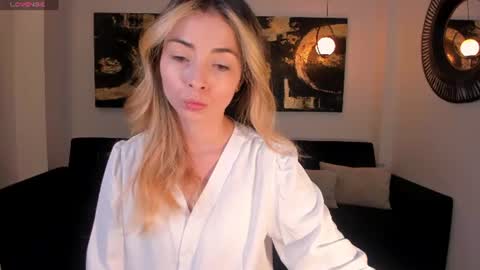 Stacy Woods online show from 3, 7, 2026