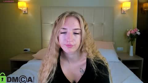 Snapshot of stacy_riiver chatting on 24, 9, 2025 Stacy Mon Tue Wed Thu Fri Sun GMT GMT 3 1000am - 0400pm online show from 24, 9, 2025