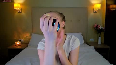 Snapshot of stacy_riiver chatting on 16, 11, 2025 Stacy Mon Tue Wed Thu Fri Sun GMT GMT 3 1000am - 0400pm online show from 16, 11, 2025