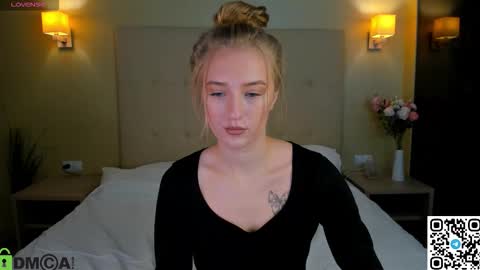 Snapshot of stacy_riiver chatting on 23, 11, 2025 Stacy Mon Tue Wed Thu Fri Sun GMT GMT 3 1000am - 0400pm online show from 23, 11, 2025