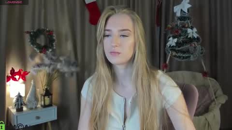 Snapshot of stacy_riiver chatting on 30, 11, 2025 Stacy Mon Tue Wed Thu Fri Sun GMT GMT 3 1000am - 0400pm online show from 30, 11, 2025