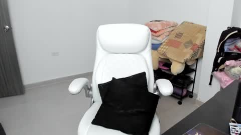 Snapshot of stacy_woods chatting on 25, 1, 2025 Zulma Yisset online show from 25, 1, 2025