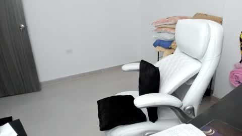 Snapshot of stacy_woods chatting on 5, 2, 2025 Zulma Yisset online show from 5, 2, 2025