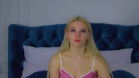 Snapshot of stacyevances chatting on 19, 9, 2025 StacyEvances online show from 19, 9, 2025