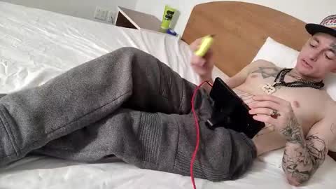 Straightupdownbad online show from 11, 2, 2026