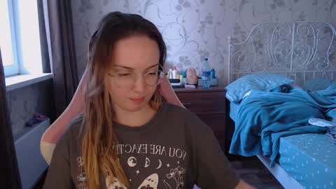 Snapshot of star_shopping chatting on 1, 1, 2025 Alice online show from 1, 1, 2025