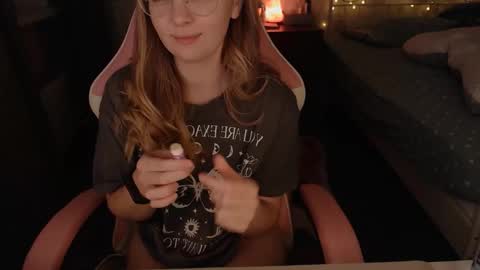 Snapshot of star_shopping chatting on 1, 1, 2025 Alice online show from 1, 1, 2025