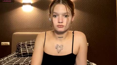 starlitsiren online show from 12, 3, 2026