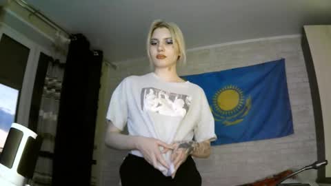 Snapshot of starremick chatting on 17, 9, 2025 Katie online show from 17, 9, 2025