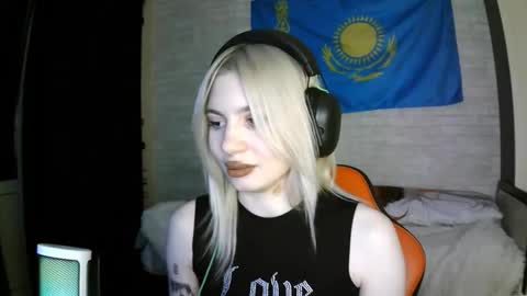 Snapshot of starremick chatting on 18, 9, 2025 Katie online show from 18, 9, 2025