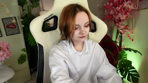 Snapshot of staymonica chatting on 5, 11, 2025 MONICA online show from 5, 11, 2025