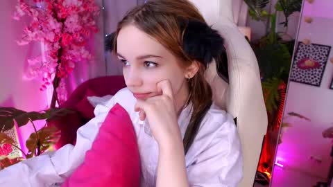 Snapshot of staymonica chatting on 18, 11, 2025 MONICA online show from 18, 11, 2025