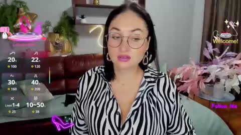 Snapshot of stefanawinter chatting on 4, 11, 2025 StefanaWinter online show from 4, 11, 2025