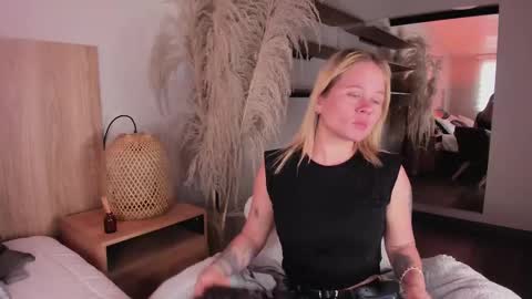 Stefanny   online show from 10, 3, 2025