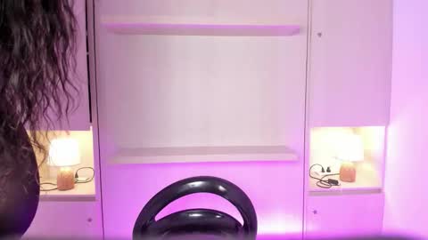 stefannyevans_ online show from 10, 3, 2026