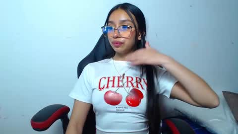 Stefanny lopez online show from 5, 3, 2025