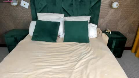 Stella Leee online show from 12, 4, 2026