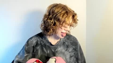 Snapshot of stellaswen chatting on 21, 10, 2025 S T E L L A online show from 21, 10, 2025