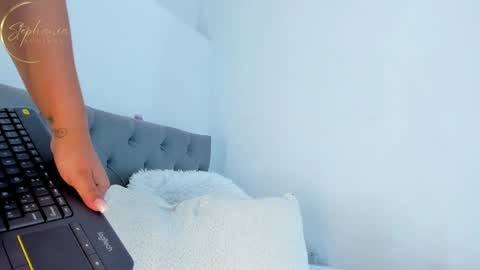 Stephania  online show from 24, 1, 2025