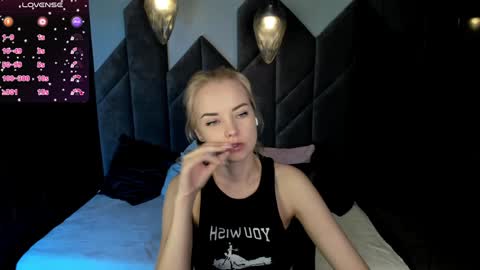 Stephanie Sea online show from 5, 2, 2025