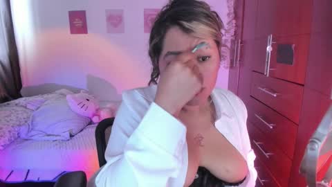 Snapshot of stephanifox chatting on 12, 9, 2025 Stephanie online show from 12, 9, 2025