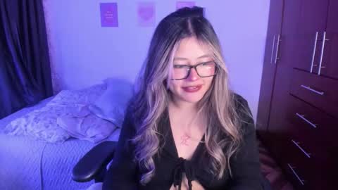 Snapshot of stephanifox chatting on 2, 11, 2025 Stephanie online show from 2, 11, 2025