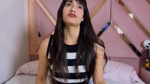 Snapshot of stephany_grand chatting on 1, 11, 2025 stephany_grand online show from 1, 11, 2025