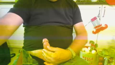 Snapshot of steve093066 chatting on 18, 12, 2025 Steve online show from 18, 12, 2025