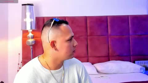 Snapshot of steve__ross chatting on 15, 12, 2025 steve__ross online show from 15, 12, 2025