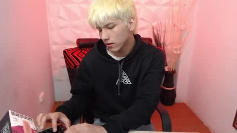Snapshot of stich_23 chatting on 25, 6, 2026 Stich online show from 25, 6, 2026