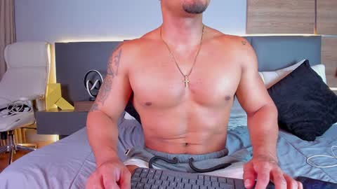 Snapshot of stone_lee_ chatting on 28, 1, 2025 Stone Lee online show from 28, 1, 2025