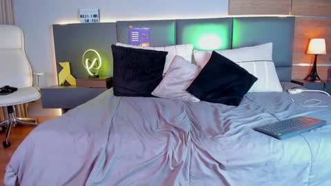 Snapshot of stone_lee_ chatting on 2, 2, 2025 Stone Lee online show from 2, 2, 2025