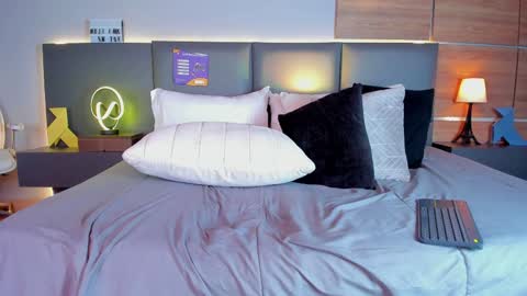 Snapshot of stone_lee_ chatting on 4, 2, 2025 Stone Lee online show from 4, 2, 2025