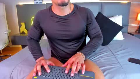 Snapshot of stone_lee_ chatting on 13, 2, 2025 Stone Lee online show from 13, 2, 2025