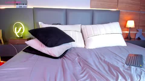 Snapshot of stone_lee_ chatting on 22, 2, 2025 Stone Lee online show from 22, 2, 2025